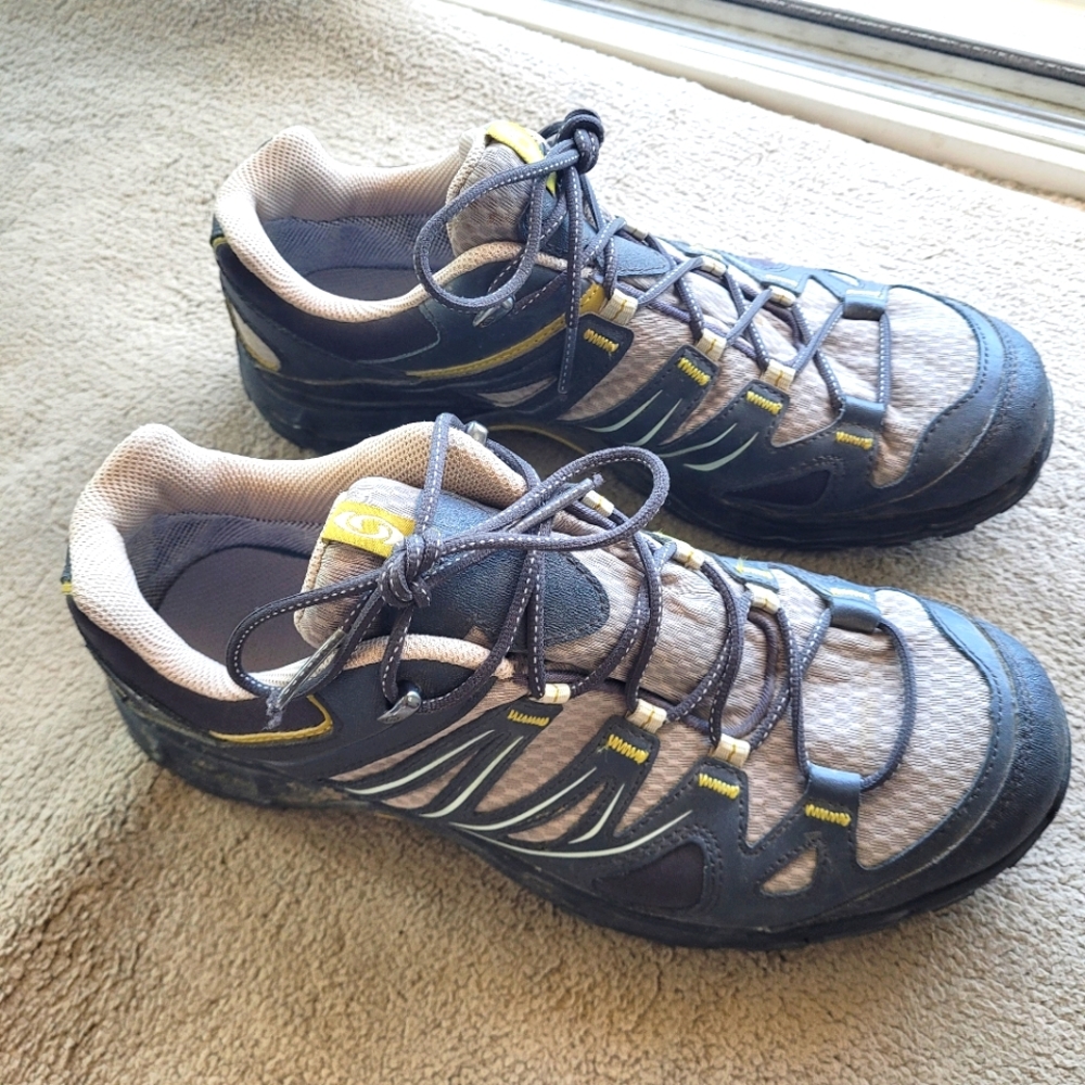 Salomon hiking shoes, women's 10, like new